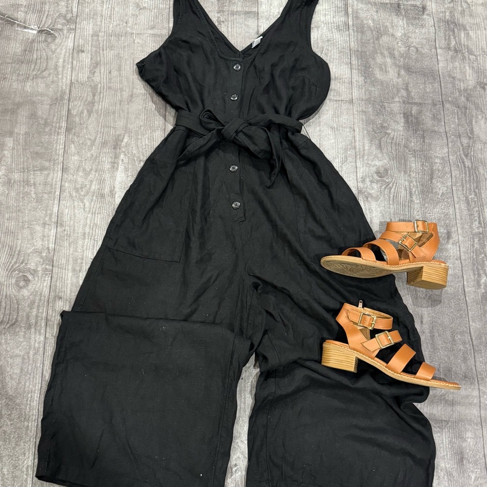 Old Navy Black Sleeveless Jumpsuit - Picture 2 of 5